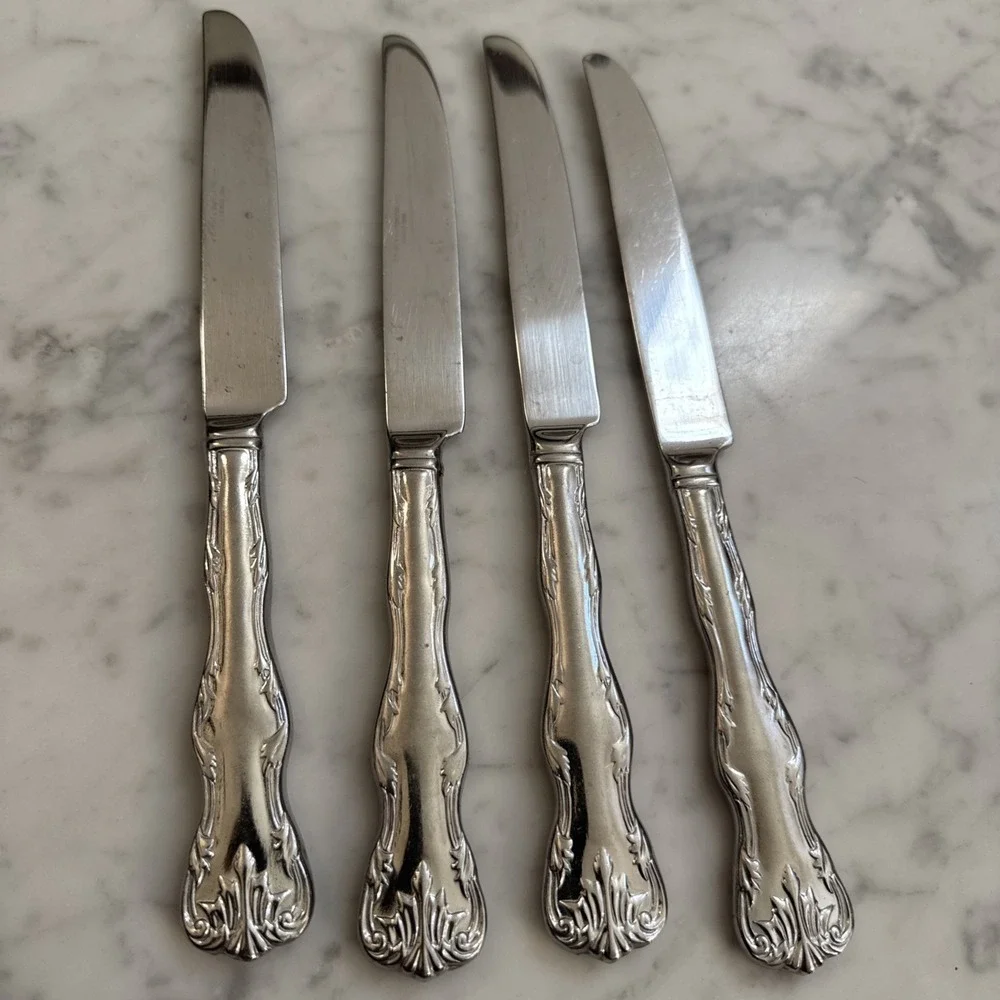 Reed Barton VICTORIA Dinner Knives Stainless Steel Glossy Scrolls Lot Of 4